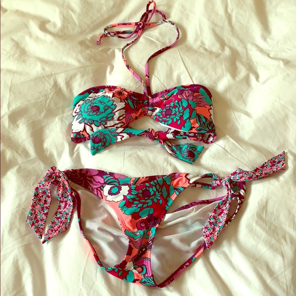 *ROXY SWIM* flower bikini 🌸👙 Size: Large